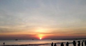 02. pantai larangan tegal