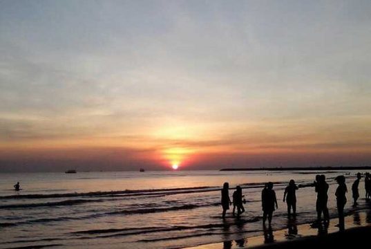 02. pantai larangan tegal