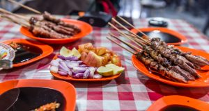 makanan khas Tegal - sate kambing muda balibul