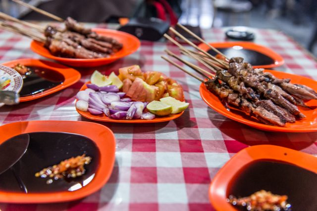 makanan khas Tegal - sate kambing muda balibul